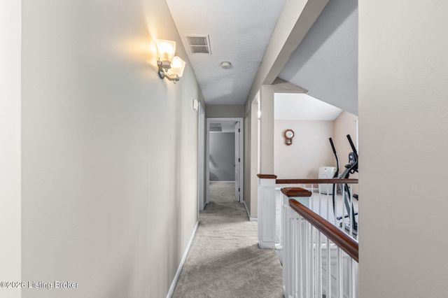 2903 Raven Ct, Louisville, KY 40220