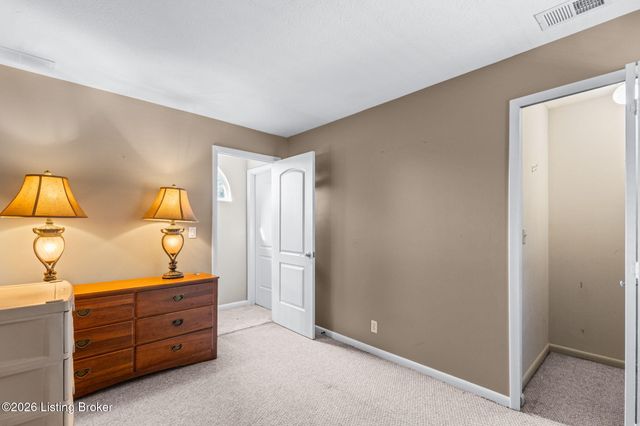 2903 Raven Ct, Louisville, KY 40220