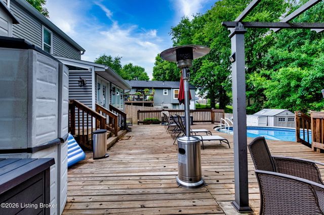 2903 Raven Ct, Louisville, KY 40220