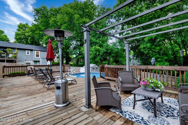 2903 Raven Ct, Louisville, KY 40220