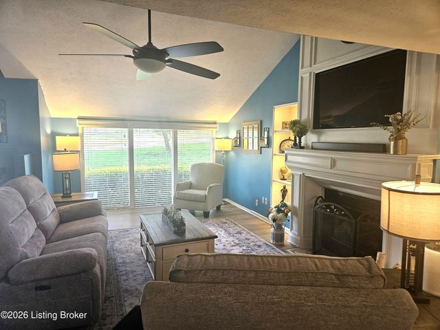 2903 Raven Ct, Louisville, KY 40220