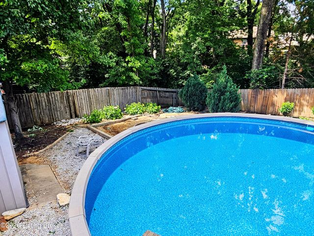 2903 Raven Ct, Louisville, KY 40220