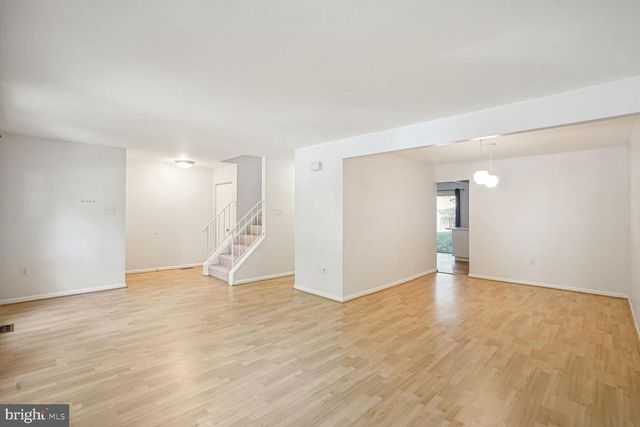 9909 HEMLOCK WOODS LN, Burke, VA 22015