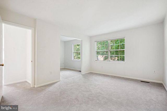 9909 HEMLOCK WOODS LN, Burke, VA 22015
