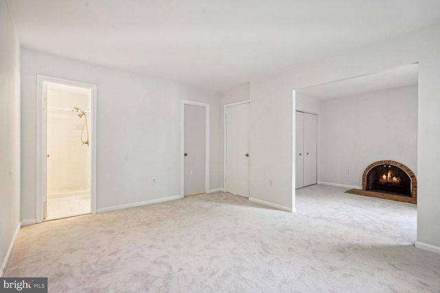 9909 HEMLOCK WOODS LN, Burke, VA 22015
