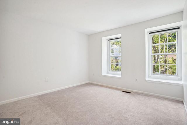 9909 HEMLOCK WOODS LN, Burke, VA 22015