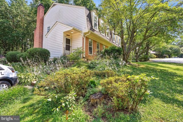 9909 HEMLOCK WOODS LN, Burke, VA 22015