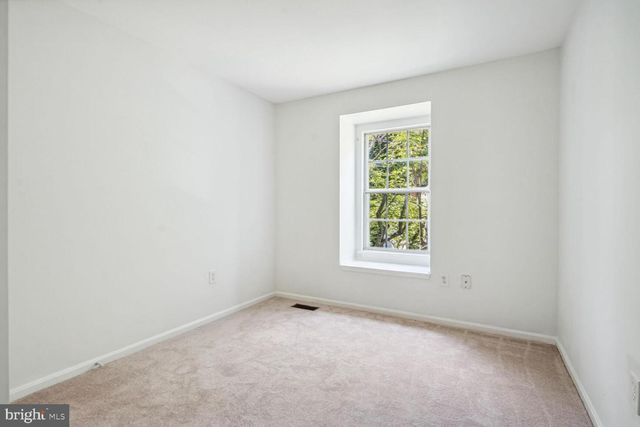 9909 HEMLOCK WOODS LN, Burke, VA 22015