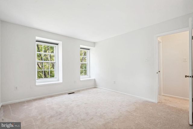 9909 HEMLOCK WOODS LN, Burke, VA 22015