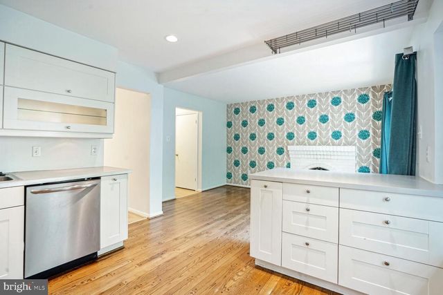 9909 HEMLOCK WOODS LN, Burke, VA 22015