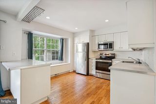 9909 HEMLOCK WOODS LN, Burke, VA 22015