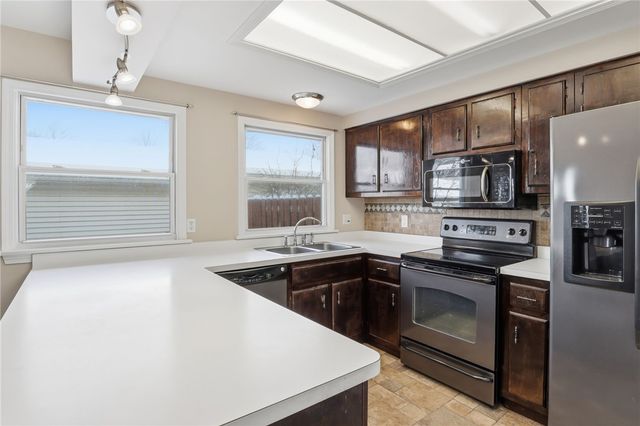 140 New Wickham Drive, Penfield, NY 14526