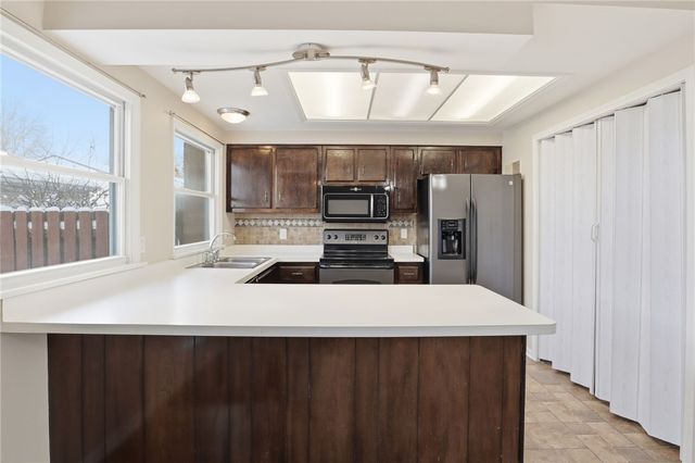 140 New Wickham Drive, Penfield, NY 14526