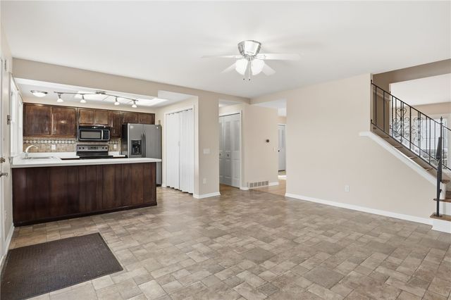 140 New Wickham Drive, Penfield, NY 14526