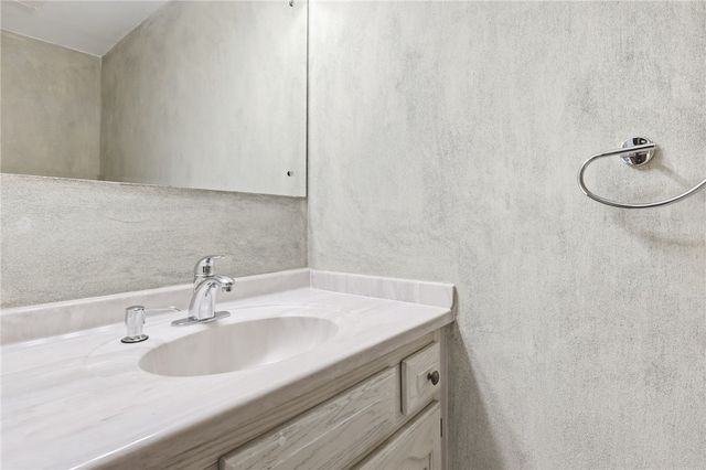 140 New Wickham Drive, Penfield, NY 14526