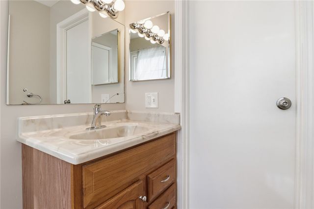 140 New Wickham Drive, Penfield, NY 14526