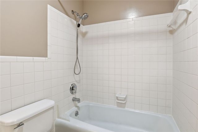 140 New Wickham Drive, Penfield, NY 14526