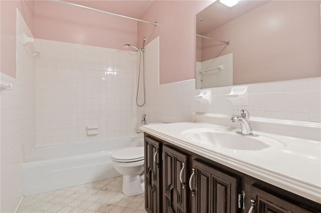 140 New Wickham Drive, Penfield, NY 14526