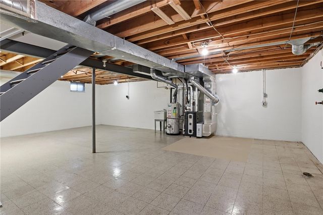 140 New Wickham Drive, Penfield, NY 14526