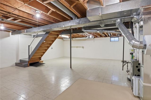 140 New Wickham Drive, Penfield, NY 14526