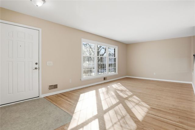 140 New Wickham Drive, Penfield, NY 14526