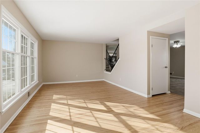 140 New Wickham Drive, Penfield, NY 14526