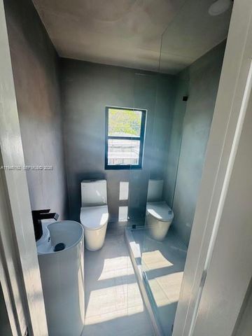 905 SW 13th Court, Miami, FL 33135