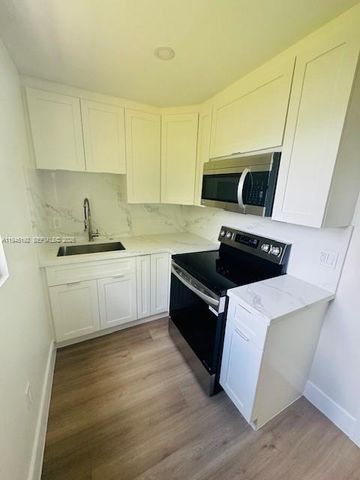 905 SW 13th Court, Miami, FL 33135
