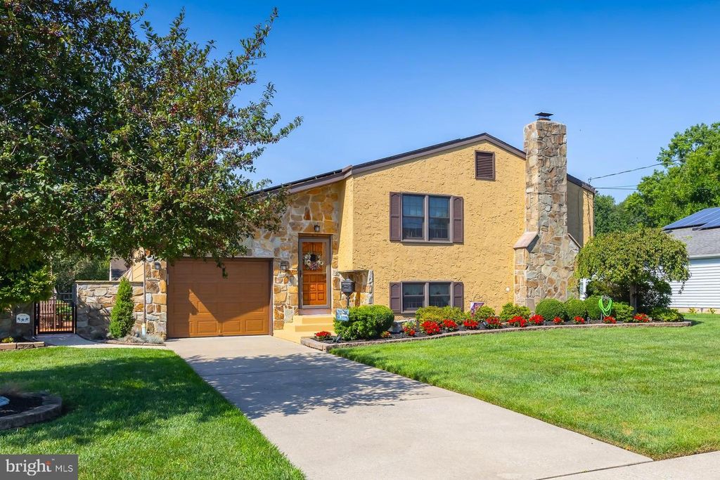 329 CARSON AVE, GIBBSTOWN, NJ 08027 — exterior