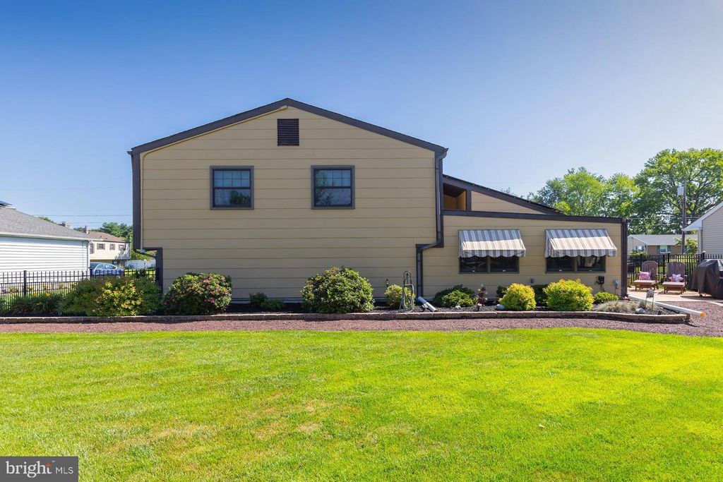 329 CARSON AVE, GIBBSTOWN, NJ 08027 — photo 4
