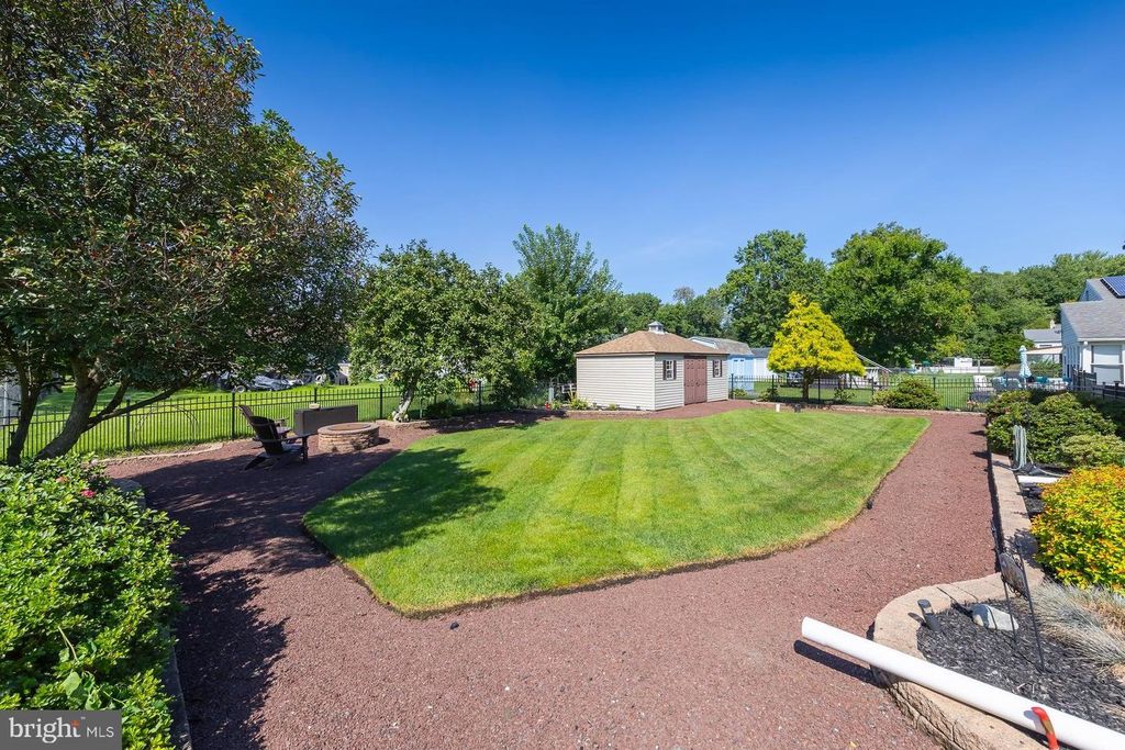 329 CARSON AVE, GIBBSTOWN, NJ 08027 — photo 5