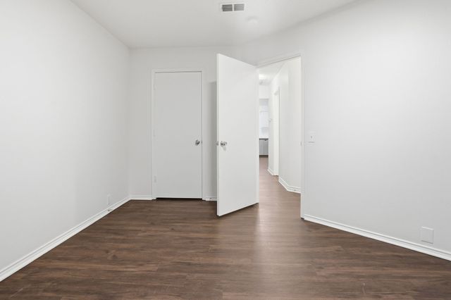 933 Paddington Drive E, Saginaw, TX 76131