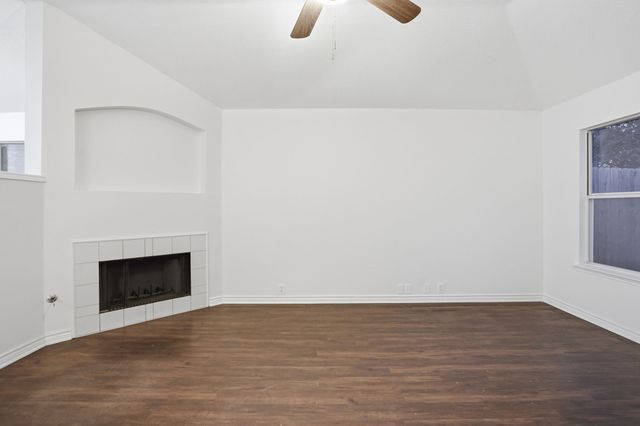 933 Paddington Drive E, Saginaw, TX 76131