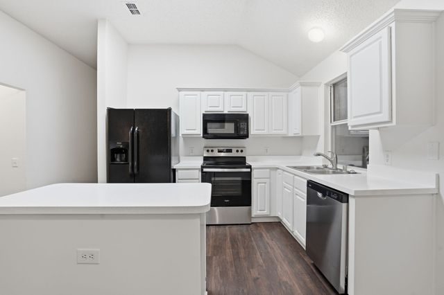 933 Paddington Drive E, Saginaw, TX 76131