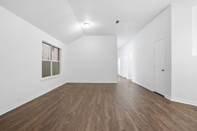 933 Paddington Drive E, Saginaw, TX 76131