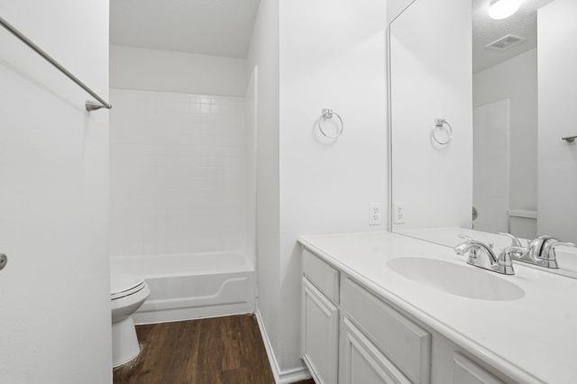 933 Paddington Drive E, Saginaw, TX 76131