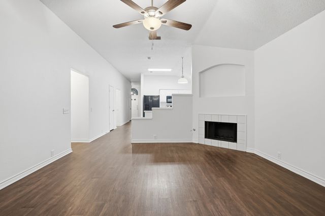 933 Paddington Drive E, Saginaw, TX 76131