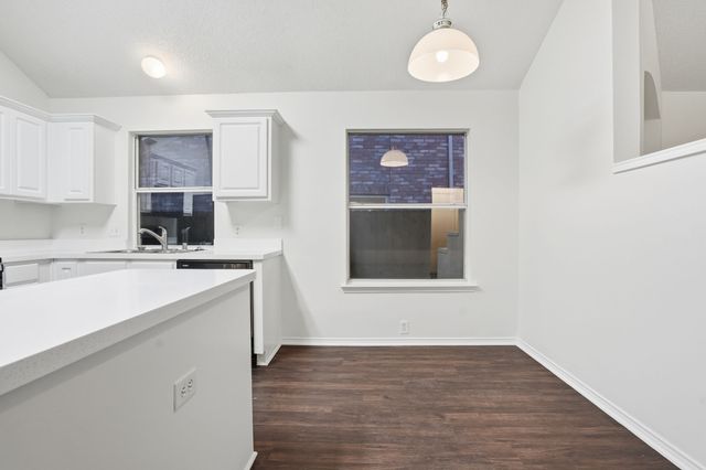 933 Paddington Drive E, Saginaw, TX 76131