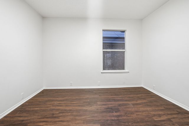 933 Paddington Drive E, Saginaw, TX 76131