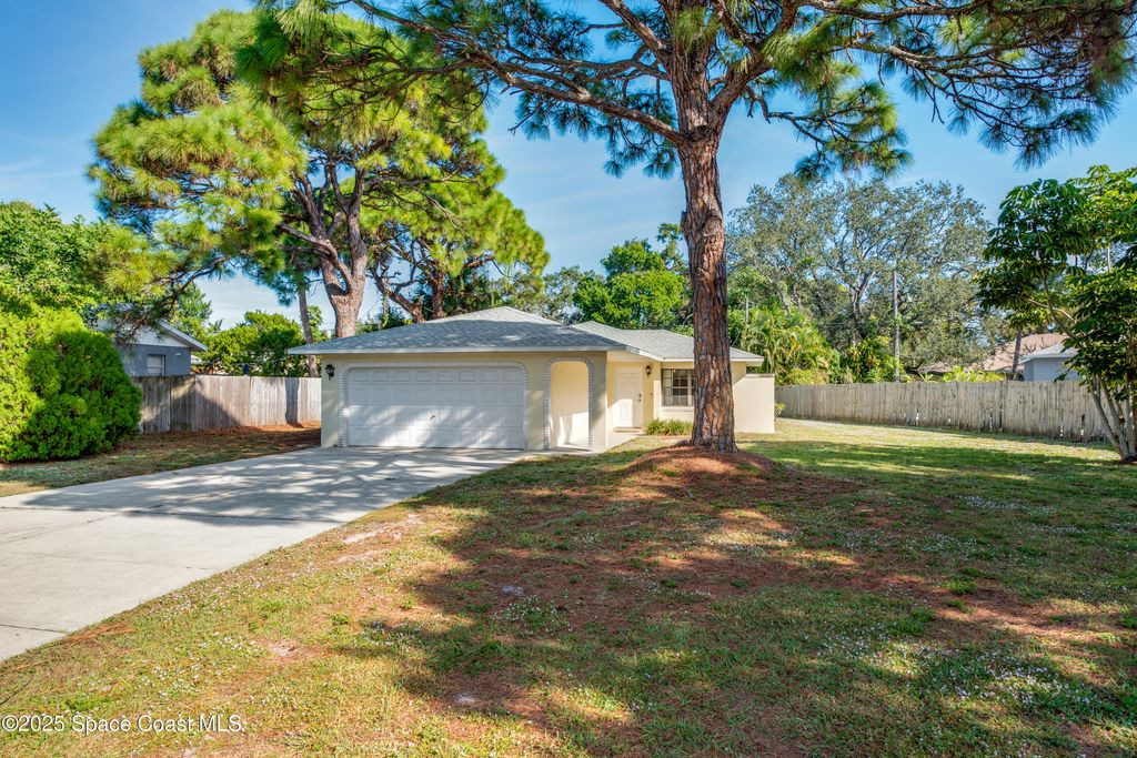 128 Lagoon Avenue, Melbourne, FL 32901