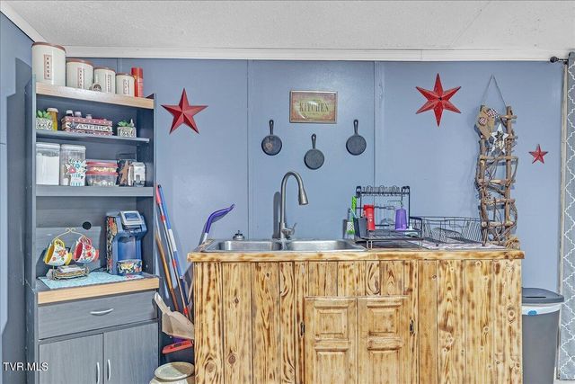 250 Horseshoe Bend Road, Rogersville, TN 37857