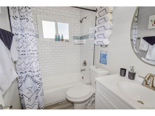 7020 Avrum Dr, Denver, CO 80221