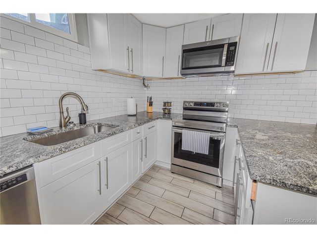 7020 Avrum Dr, Denver, CO 80221