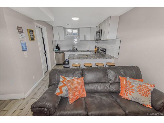 7020 Avrum Dr, Denver, CO 80221