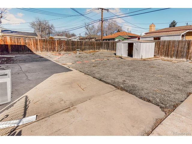 7020 Avrum Dr, Denver, CO 80221