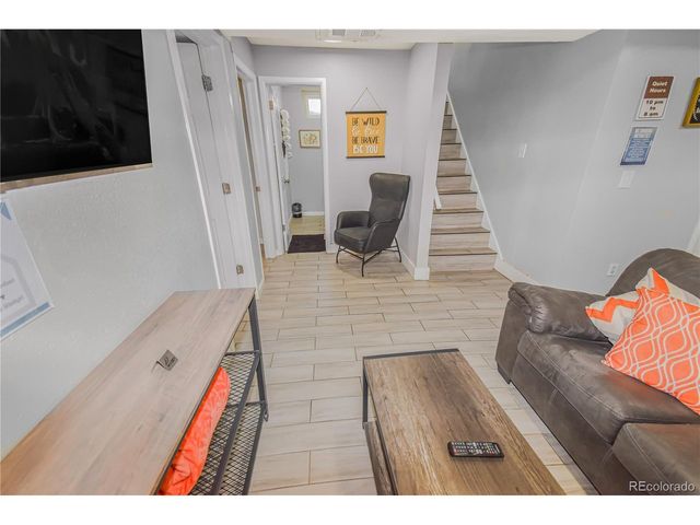 7020 Avrum Dr, Denver, CO 80221