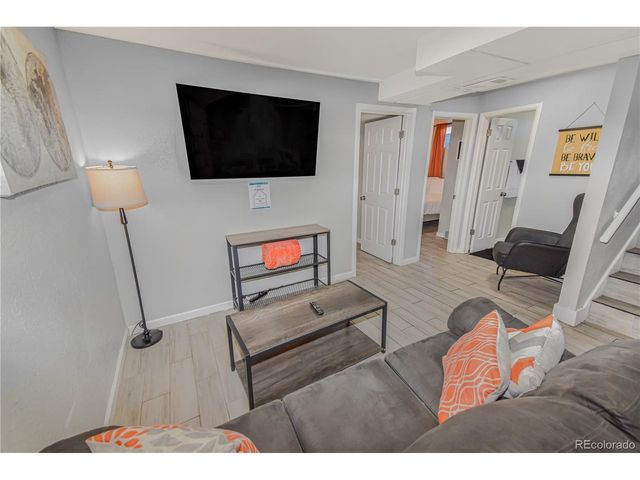 7020 Avrum Dr, Denver, CO 80221