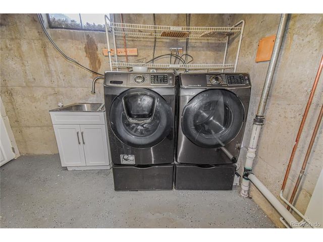 7020 Avrum Dr, Denver, CO 80221