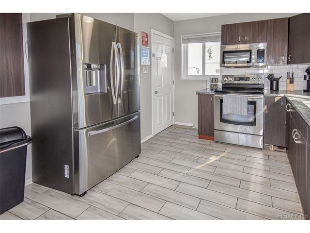 7020 Avrum Dr, Denver, CO 80221