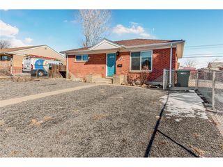 7020 Avrum Dr, Denver, CO 80221